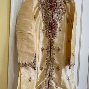 Almost new this Sherwani / Punjabi Kurta is very beautiful.